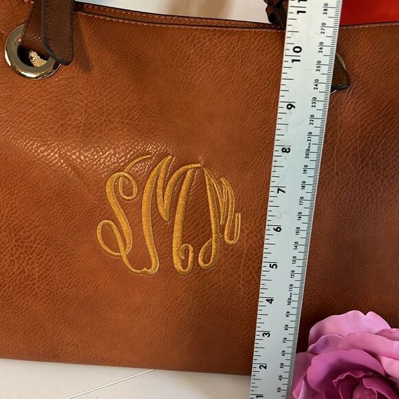 Are your initials SMM? Here is a quality no brand monogrammed purse for Spring! - Picture 3 of 8